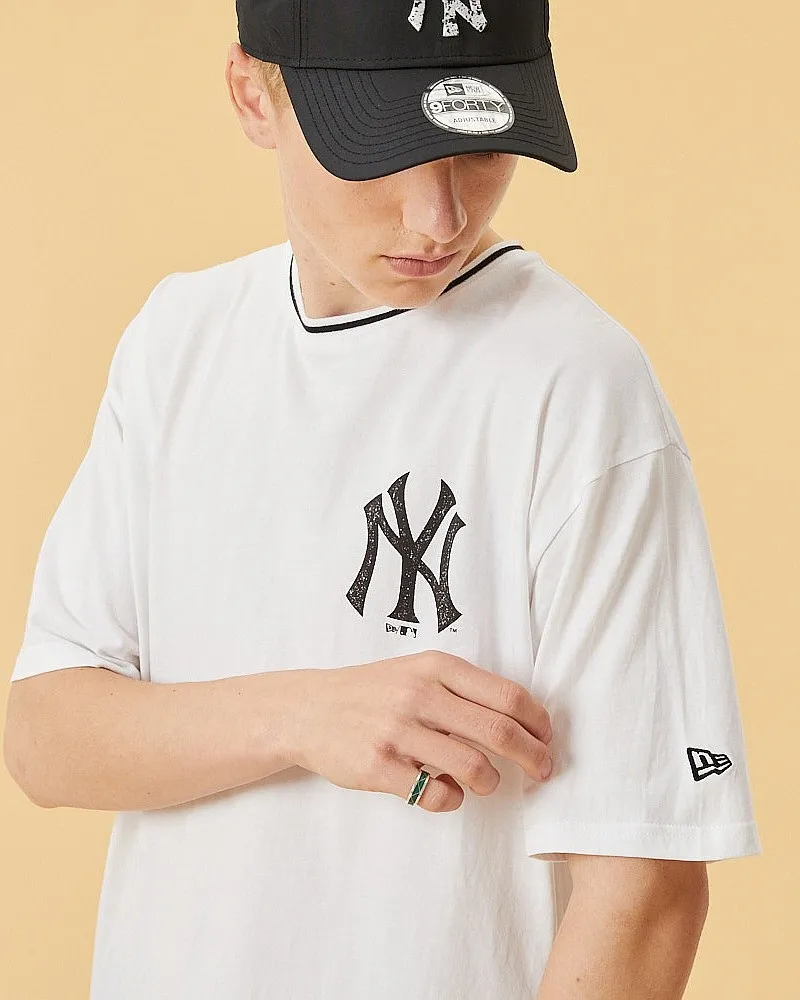 T-Shirt New Era Distressed Graphic Oversize MLB New York Yankees - White - men´s